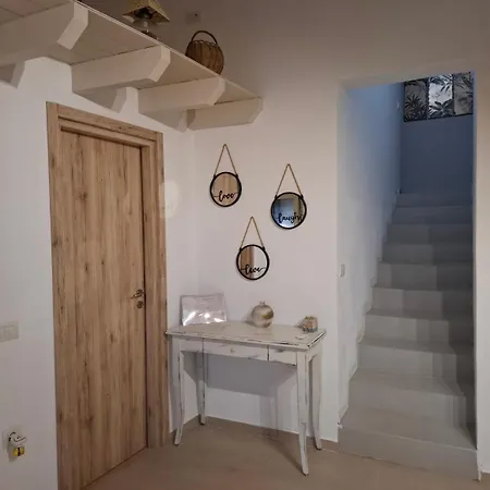 Cretelia House *